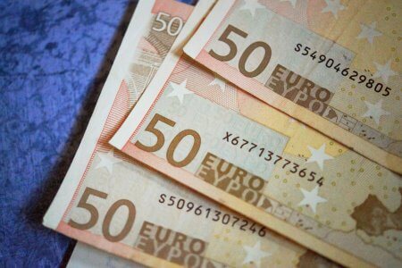Euro under pressure